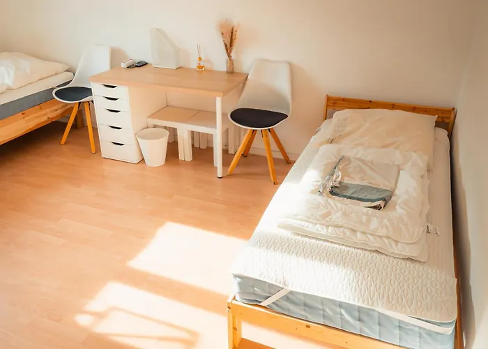 N4 Centrally Located 3-Room Apartment With Balcony Or Individual Rooms