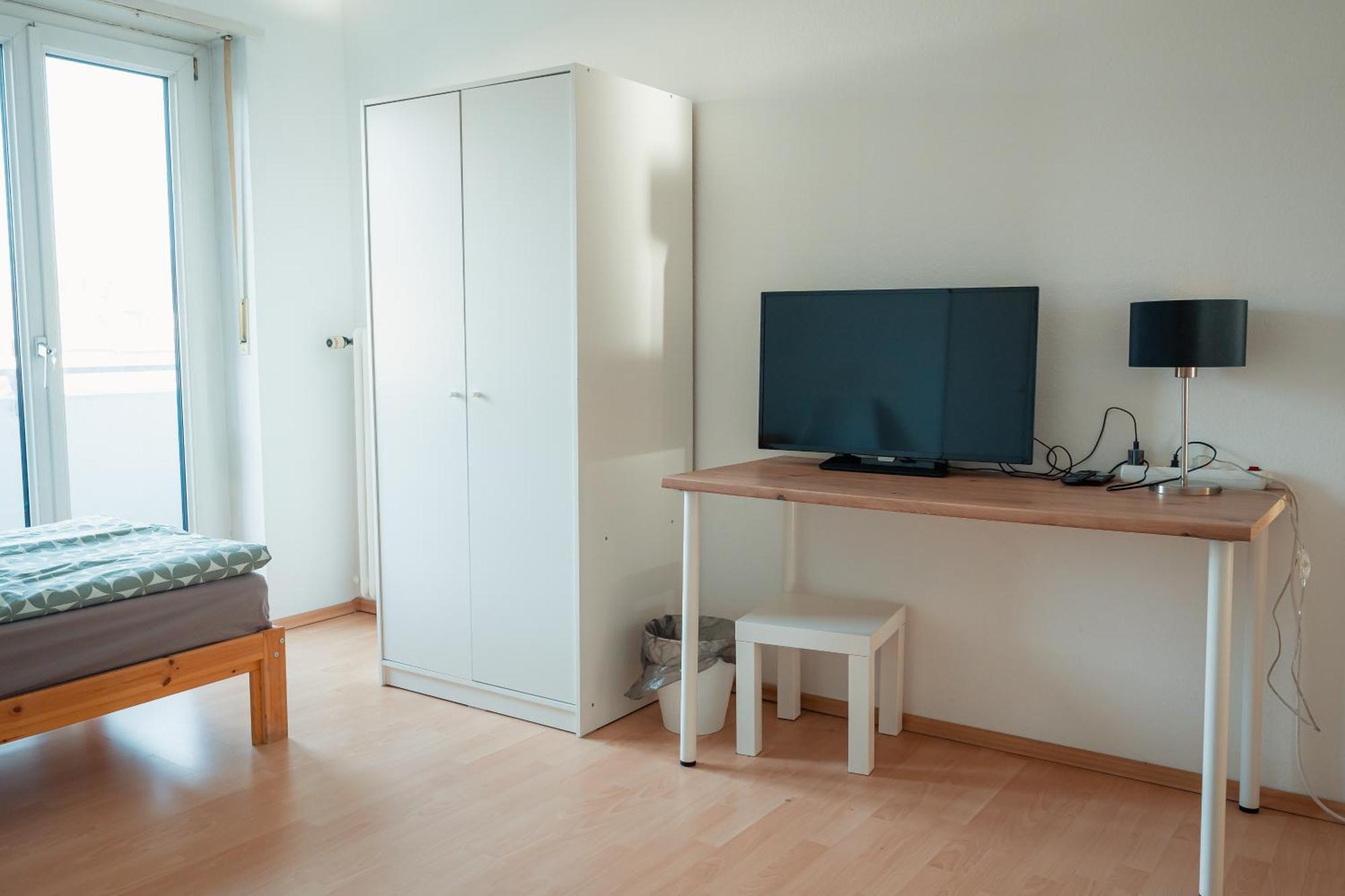 N4 Centrally Located 3-room With Balcony Or Individual